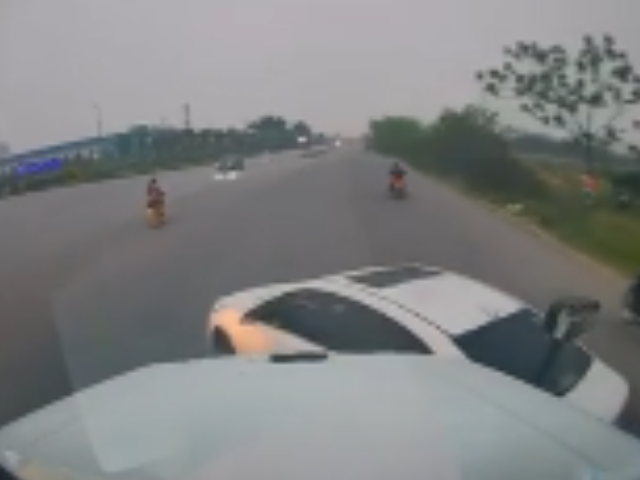 Bảo hiểm ô tô, Bảo hiểm thân vỏ ô tô, Emily xevaban, Bảo hiểm bắt buộc, Mua bảo hiểm ô tô, tư vấn bảo hiểm miễn phí, đòi quyền lợi bảo hiểm miễn phí, Nhiều xe va chạm thì xử lý như nào, Bảo hiểm va chạm hàng loạt, tai nạn liên hoàn