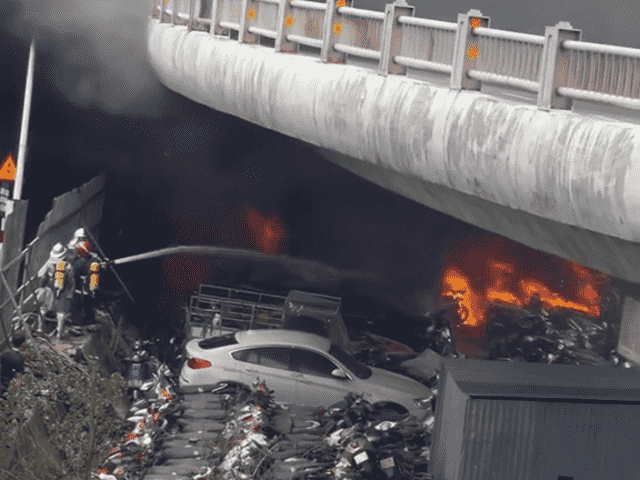 Bảo hiểm ô tô, Bảo hiểm thân vỏ ô tô, Emily xevaban, Bảo hiểm bắt buộc, Mua bảo hiểm ô tô, tư vấn bảo hiểm miễn phí, đòi quyền lợi bảo hiểm miễn phí, Cháy xe chân cầu Vĩnh Tuy, Cháy xe ai đền, Bảo hiểm cháy xe