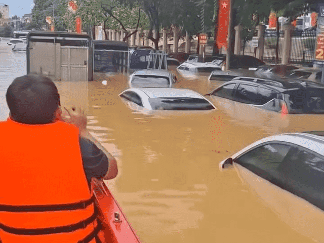 Bảo hiểm Emily, Bảo hiểm ô tô, Bảo hiểm thân vỏ ô tô, Emily xevaban, Bảo hiểm bắt buộc, Mua bảo hiểm ô tô, tư vấn bảo hiểm miễn phí, Xe ngập nặng, Có nên bán xe cho bảo hiểm, Hỏng trên 75%