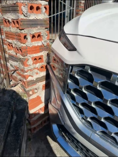 Bảo hiểm Emily, Bảo hiểm ô tô, Bảo hiểm thân vỏ ô tô, Emily xevaban, Bảo hiểm bắt buộc, Mua bảo hiểm ô tô, tư vấn bảo hiểm miễn phí, Tự làm vỡ đèn, Giám định viên làm khó