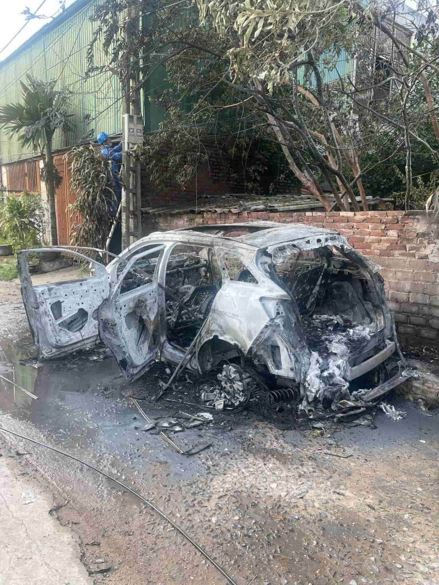 Bảo hiểm Emily, Bảo hiểm ô tô, Bảo hiểm thân vỏ ô tô, Emily xevaban, Bảo hiểm bắt buộc, Mua bảo hiểm ô tô, tư vấn bảo hiểm miễn phí, Xe peugeot bị cháy, Hết hạn bảo hiểm thì xe cháy