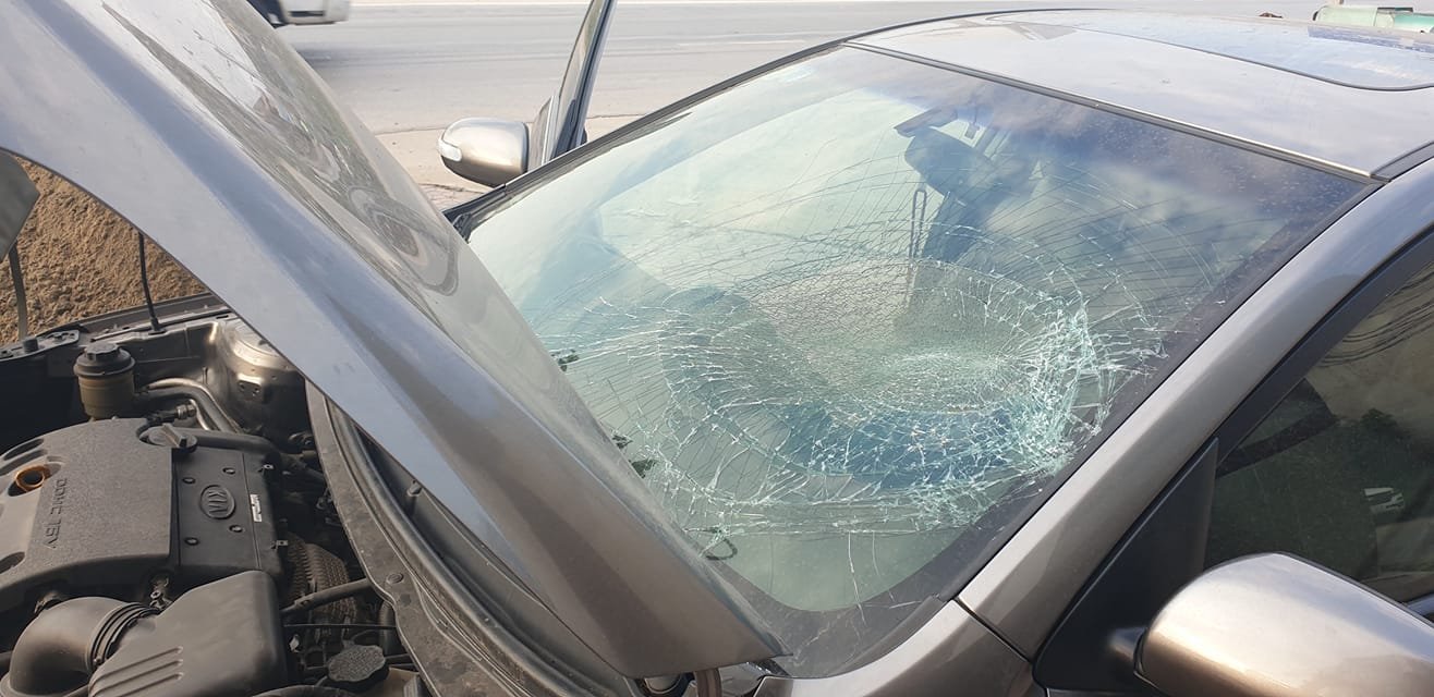 Bảo hiểm Emily, Bảo hiểm ô tô, Bảo hiểm thân vỏ ô tô, Emily xevaban, Bảo hiểm bắt buộc, Mua bảo hiểm ô tô, tư vấn bảo hiểm miễn phí, đòi quyền lợi bảo hiểm miễn phí, Sơ ý làm vỡ kính lái, Không đóng nắp capo gây vỡ kính lái