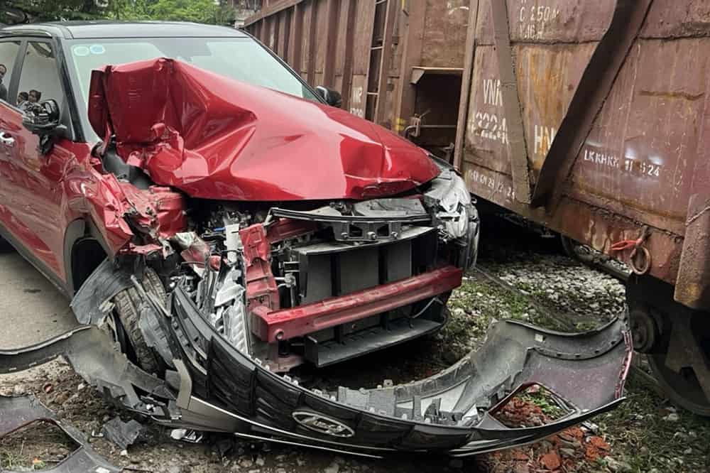 Bảo hiểm Emily, Bảo hiểm ô tô, Bảo hiểm thân vỏ ô tô, Emily xevaban, Bảo hiểm bắt buộc, Mua bảo hiểm ô tô, tư vấn bảo hiểm miễn phí, Thiệt hại trên 75%, Bảo hiểm xử lý bồi thường