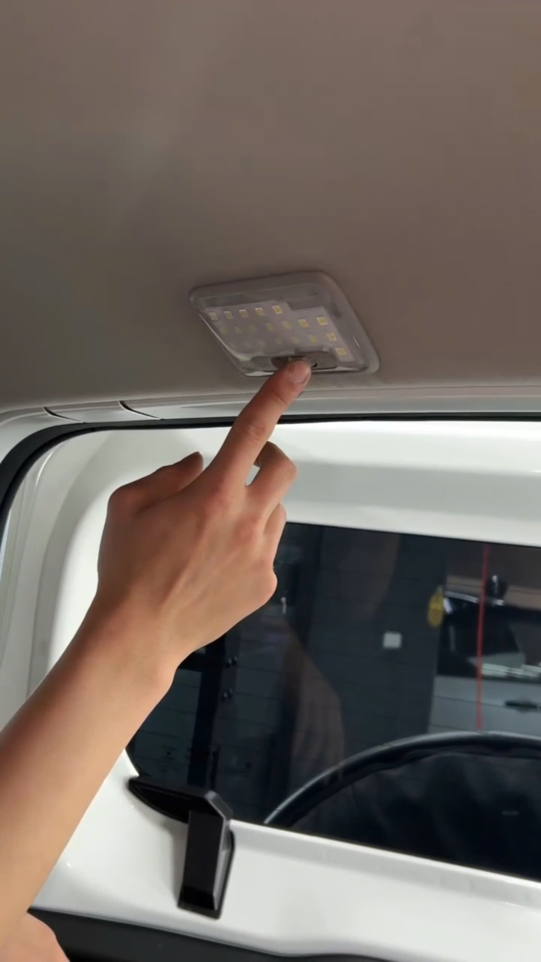 Xevaban.com ở 214 Giải Phóng là đơn vị chuyên cung cấp phụ kiện oto, đồ chơi suzuki jimny, phụ kiện suzuki jimny, xevaban, 214 giải phóng, Đèn led đọc sách cho Suzuki Jimny, đèn đọc sách jimny, đèn led jimny