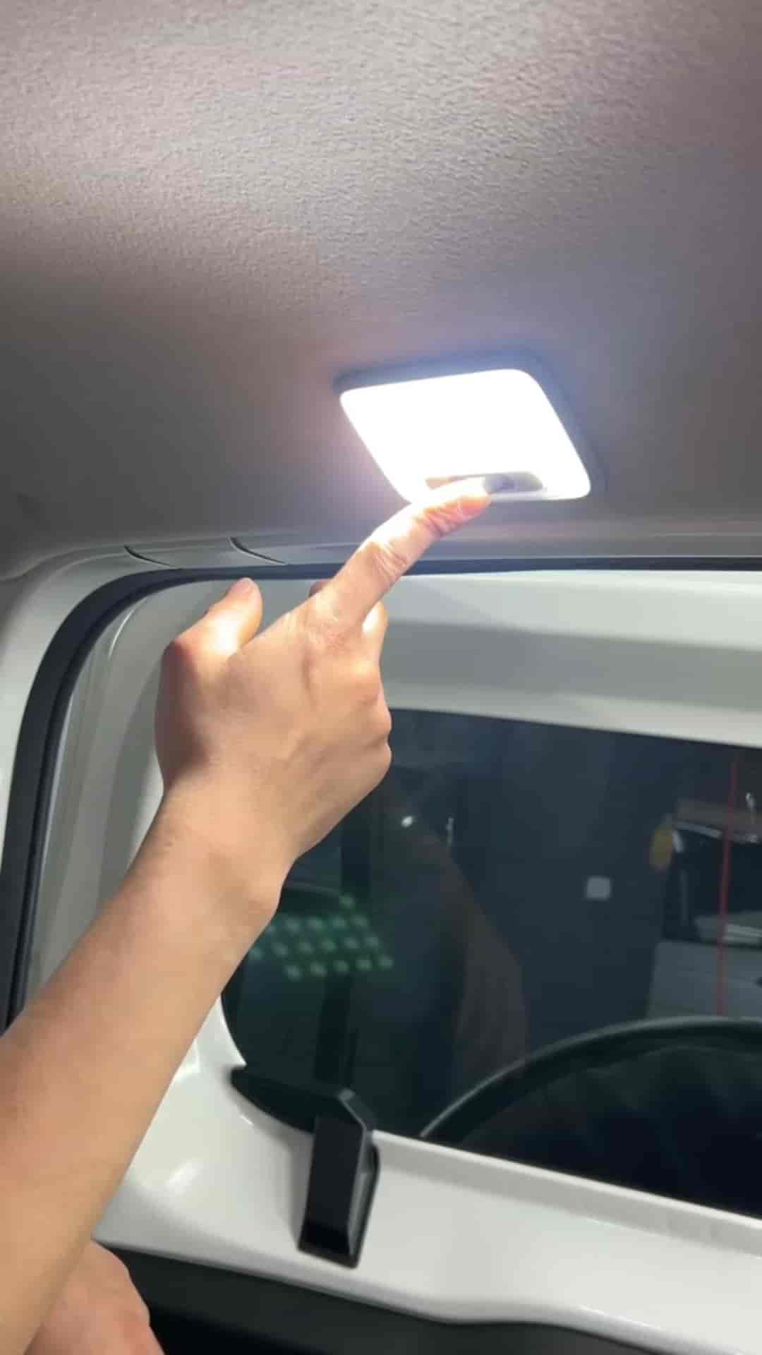 Xevaban.com ở 214 Giải Ph&oacute;ng l&agrave; đơn vị chuy&ecirc;n cung cấp phụ kiện oto, đồ chơi suzuki jimny, phụ kiện suzuki jimny, xevaban, 214 giải ph&oacute;ng, Đ&egrave;n led đọc s&aacute;ch cho Suzuki Jimny, đ&egrave;n đọc s&aacute;ch jimny, đ&egrave;n led jimny.