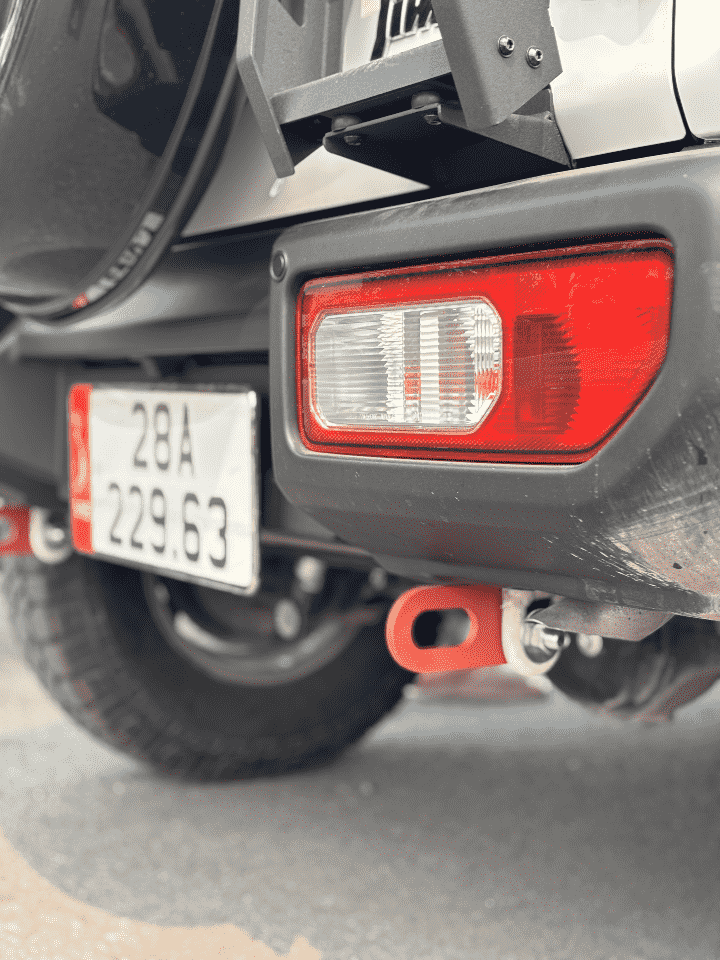 Xevaban.com ở 214 Giải Ph&oacute;ng l&agrave; đơn vị chuy&ecirc;n cung cấp phụ kiện oto, đồ chơi suzuki jimny, phụ kiện suzuki jimny, xevaban, 214 giải ph&oacute;ng, M&oacute;c k&eacute;o cho Suzuki Jimny, M&oacute;c k&eacute;o trước jimny, M&oacute;c k&eacute;o sau jimny&nbsp;