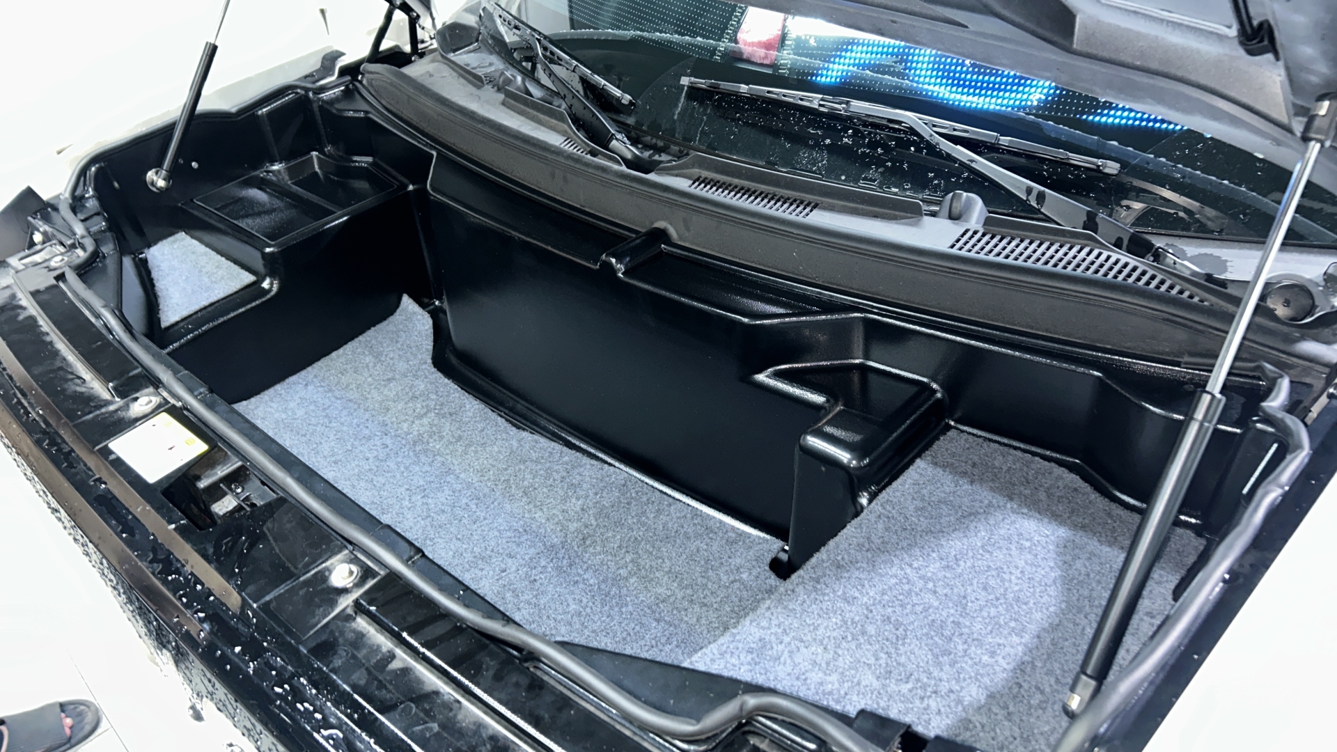 Xevaban.com 214 Giải Phóng là đơn vị chuyên cung cấp đồ chơi vf3, phụ kiện vf3, vf3 accessories, vf3 toys, xevaban, 214 giải phóng, cốp trước vf3, độ cốp trước vf3, cốp để đồ vf3.