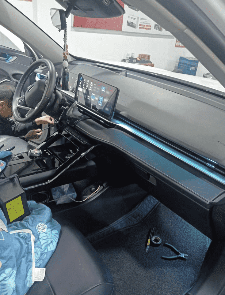 Xevaban.com ở 214 Giải Ph&oacute;ng l&agrave; đơn vị chuy&ecirc;n cung cấp phụ kiện oto, đồ chơi oto, phụ t&ugrave;ng oto, phụ kiện haval jolion, đồ chơi haval jolion,&nbsp;xevaban, 214 giải ph&oacute;ng, đ&egrave;n nội thất haval jolion, đ&egrave;n led nội thất haval jolion, dải đ&egrave;n led nội thất haval jolion.