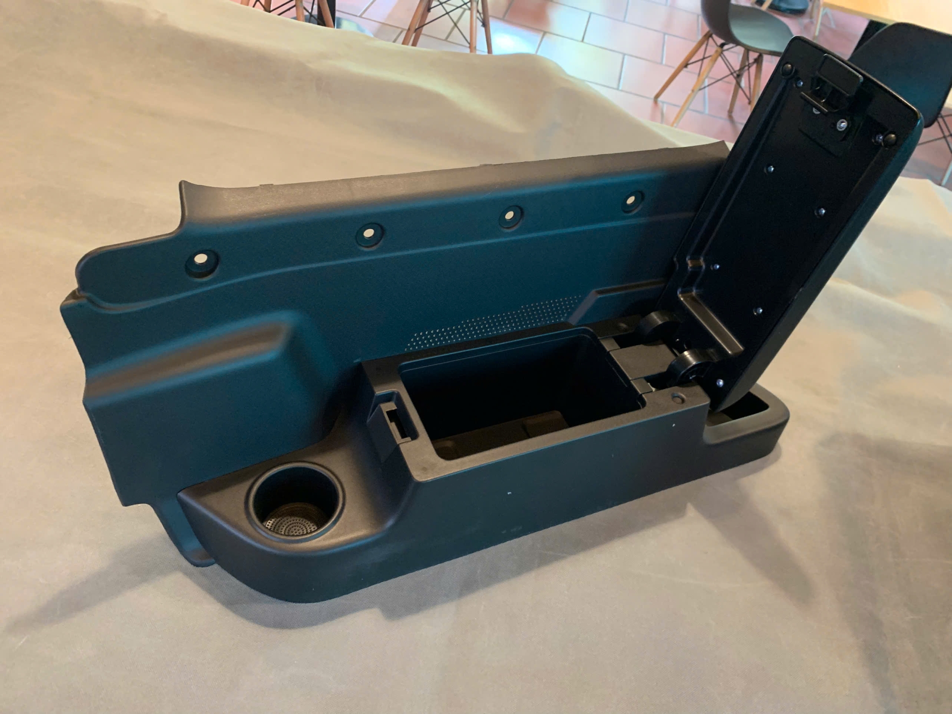 Xevaban.com ở 214 Giải Phóng là đơn vị chuyên cung cấp phụ kiện oto, đồ chơi suzuki jimny, phụ kiện suzuki jimny, xevaban, 214 giải phóng, bệ tỳ tay phía sau jimny, bệ tỳ tay kèm cốc jimny, bệ tỳ tay jimny.