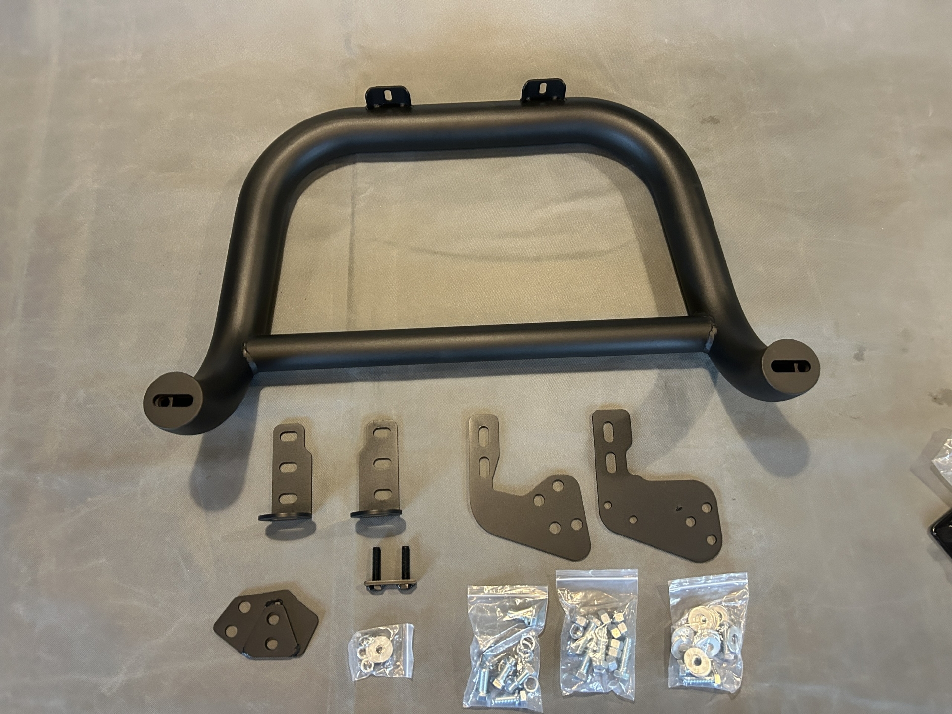 Xevaban.com ở 214 Giải Phóng là đơn vị chuyên cung cấp phụ kiện oto, đồ chơi suzuki jimny, phụ kiện suzuki jimny, xevaban, 214 giải phóng, Thanh bảo vệ cản trước cho Suzuki Jimny, Cản trước jimny, Bảo vệ jimny