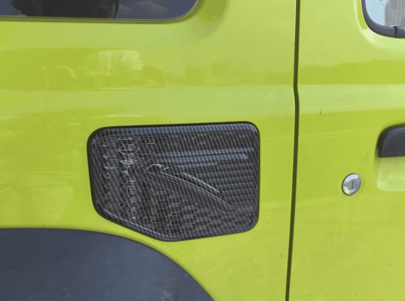 Xevaban.com ở 214 Giải Ph&oacute;ng l&agrave; đơn vị chuy&ecirc;n cung cấp phụ kiện oto,&nbsp;đồ chơi suzuki jimny,&nbsp;phụ kiện suzuki jimny, xevaban, 214 giải ph&oacute;ng, ốp ngoại thất jimny, ốp tay nắm cửa jimny, ốp gương jimny, ốp nắp b&igrave;nh xăng jimny, ốp đ&egrave;n sương m&ugrave; jimny.