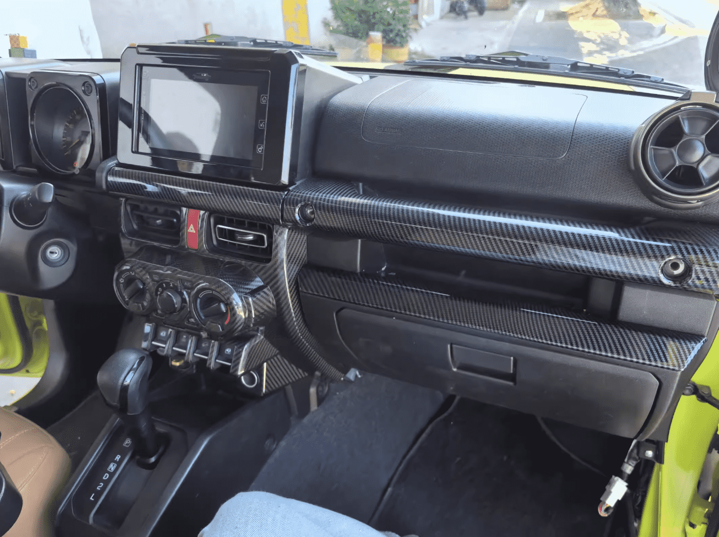 Xevaban.com ở 214 Giải Ph&oacute;ng l&agrave; đơn vị chuy&ecirc;n cung cấp phụ kiện oto,&nbsp;đồ chơi suzuki jimny,&nbsp;phụ kiện suzuki jimny, xevaban, 214 giải ph&oacute;ng, ốp nội thất jimny, ốp v&ocirc; lăng jimny, ốp tay nắm cửa jimny, ốp taplo jimny, ốp mặt đồng hồ jimny.