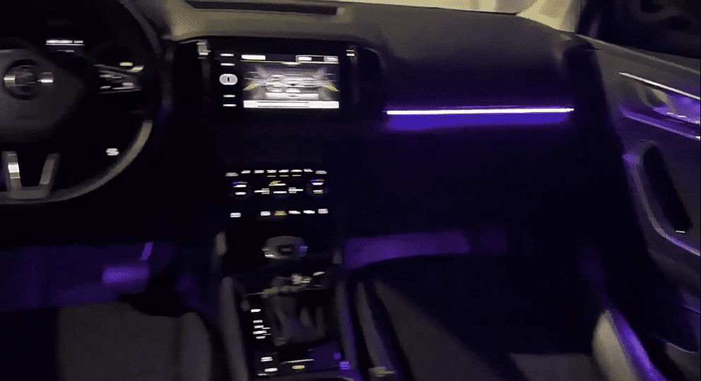 Xevaban.com ở 214 Giải Ph&oacute;ng l&agrave; đơn vị chuy&ecirc;n cung cấp phụ kiện oto, đồ chơi oto,&nbsp;đồ chơi skoda karoq,&nbsp;phụ kiện&nbsp;skoda karoq, xevaban, 214 giải ph&oacute;ng, đ&egrave;n nội thất skoda karoq, đ&egrave;n led nội thất skoda karoq, dải đ&egrave;n led nội thất skoda karoq.