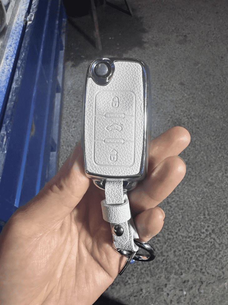 Xevaban.com ở 214 Giải Ph&oacute;ng l&agrave; đơn vị chuy&ecirc;n cung cấp phụ kiện oto, đồ chơi oto,&nbsp;đồ chơi skoda karoq,&nbsp;phụ kiện&nbsp;skoda karoq, xevaban, 214 giải ph&oacute;ng, vỏ ch&igrave;a kho&aacute; skoda karoq, bọc ch&igrave;a kho&aacute; skoda karoq, ốp ch&igrave;a kho&aacute; skoda karoq.