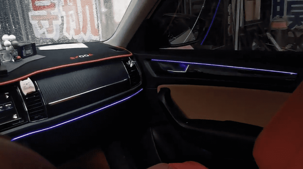 Xevaban.com ở 214 Giải Ph&oacute;ng l&agrave; đơn vị chuy&ecirc;n cung cấp phụ kiện oto, đồ chơi oto,&nbsp;đồ chơi skoda kodiaq,&nbsp;phụ kiện&nbsp;skoda kodiaq, xevaban, 214 giải ph&oacute;ng, đ&egrave;n nội thất skoda kodiaq, đ&egrave;n led nội thất skoda kodiaq, dải đ&egrave;n led nội thất skoda kodiaq.