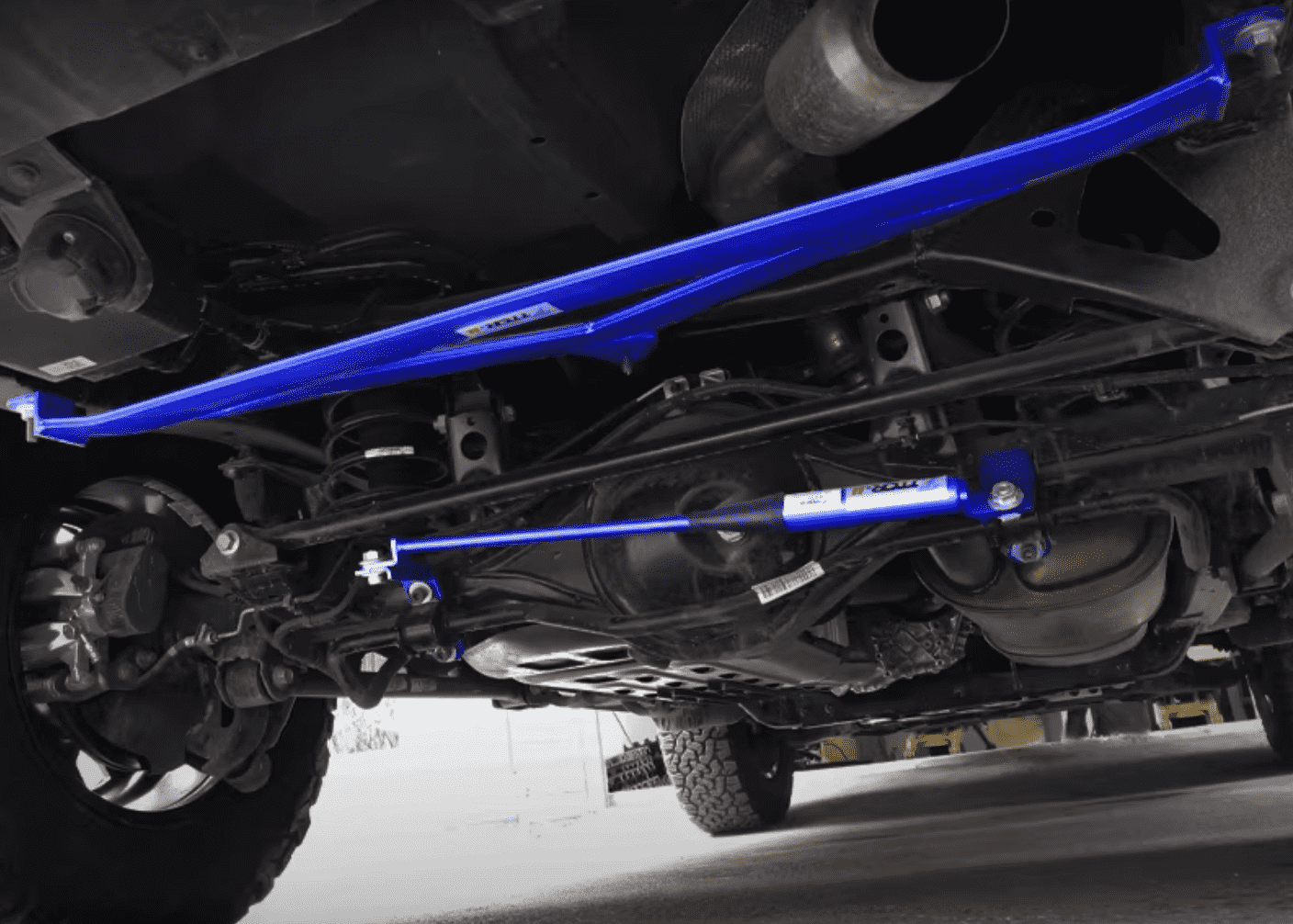 Xevaban.com ở 214 Giải Ph&oacute;ng l&agrave; đơn vị chuy&ecirc;n cung cấp phụ kiện oto, đồ chơi oto, phụ t&ugrave;ng oto, phụ kiện tank 300, đồ chơi tank 300,&nbsp;xevaban, 214 giải ph&oacute;ng, thanh giằng c&acirc;n bằng tank 300, thanh c&acirc;n bằng khoang m&aacute;y tank 300, thanh c&acirc;n bằng động tank 300.