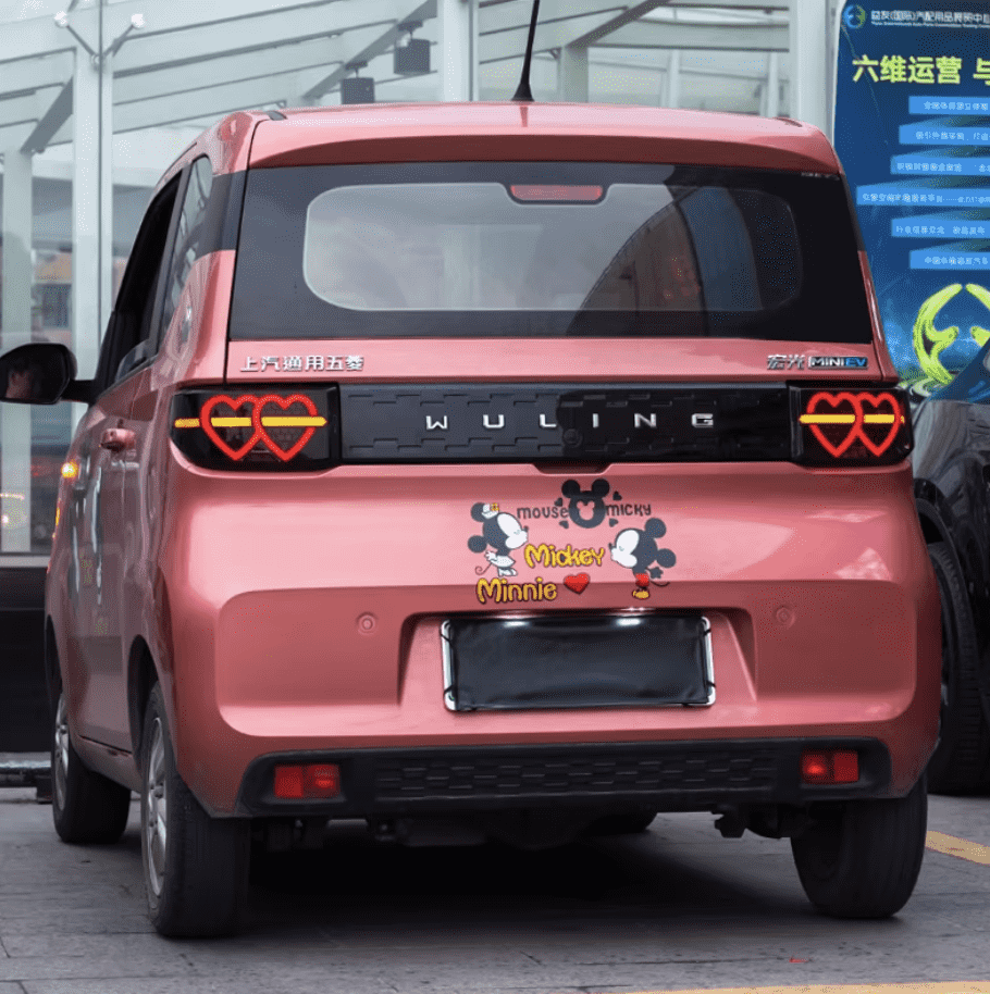 Xevaban.com ở 214 Giải Ph&oacute;ng l&agrave; đơn vị chuy&ecirc;n cung cấp phụ kiện oto, đồ chơi oto,&nbsp;đồ chơi wuling,&nbsp;phụ kiện wuling, xevaban, 214 giải ph&oacute;ng, đ&egrave;n hậu led tr&aacute;i tim wuling, đ&egrave;n hậu led wuling, độ đ&egrave;n hậu led wuling, cụm đ&egrave;n hậu led wuling.