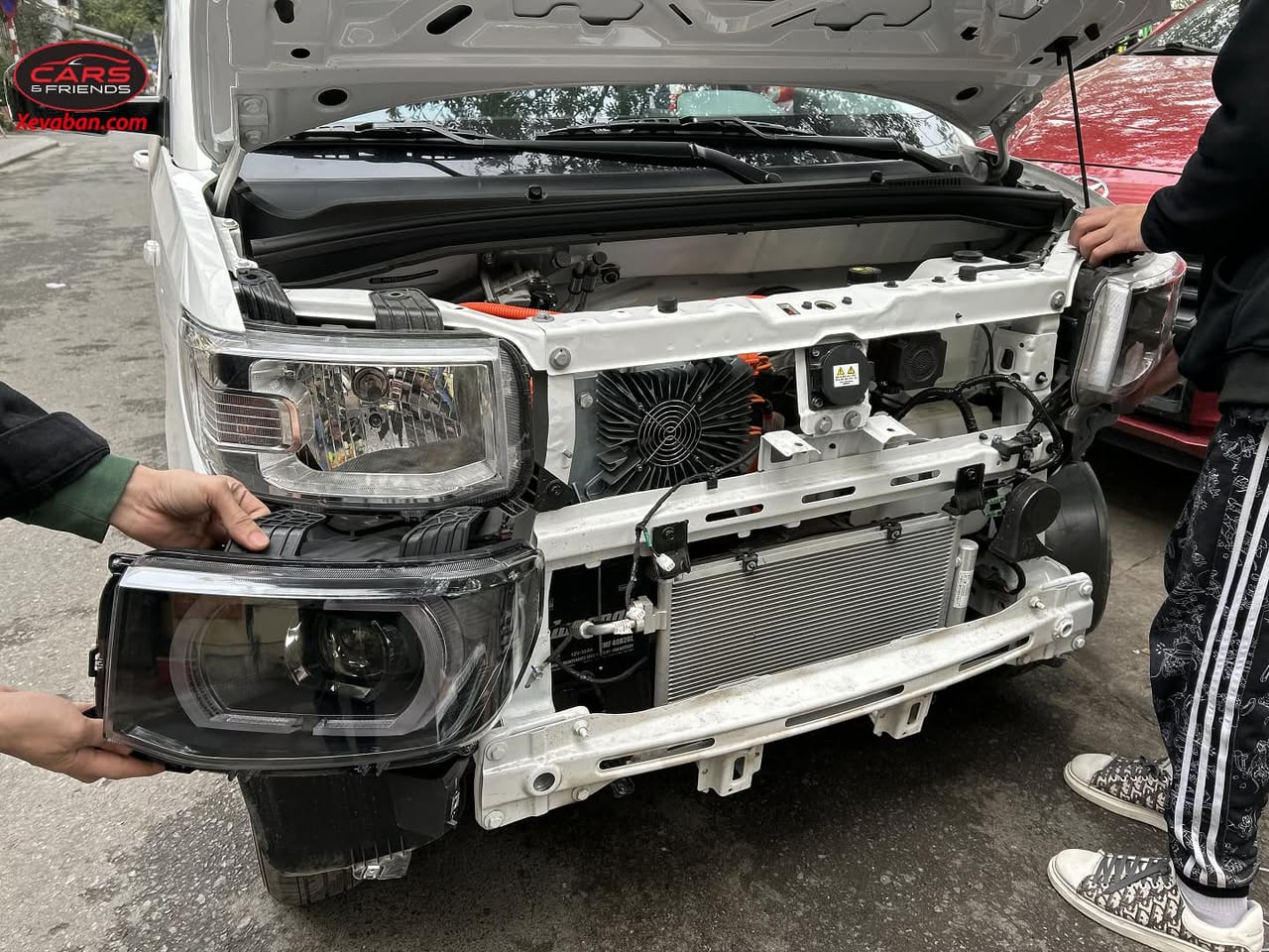 Xevaban.com ở 214 Giải Phóng là đơn vị chuyên cung cấp phụ kiện oto, đồ chơi oto, đồ chơi wuling, phụ kiện wuling, xevaban, 214 giải phóng, đèn pha wuling, đèn độ wuling, đèn pha độ wuling, đèn pha bản lv2.