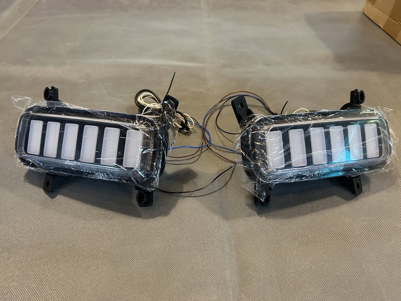 Xevaban.com ở 214 Giải Phóng là đơn vị chuyên cung cấp phụ kiện oto, đồ chơi oto, đồ chơi wuling, phụ kiện wuling, xevaban, 214 giải phóng, đèn sương mù wuling, đèn gầm wuling, đèn gầm độ wuling, led gầm wuling.