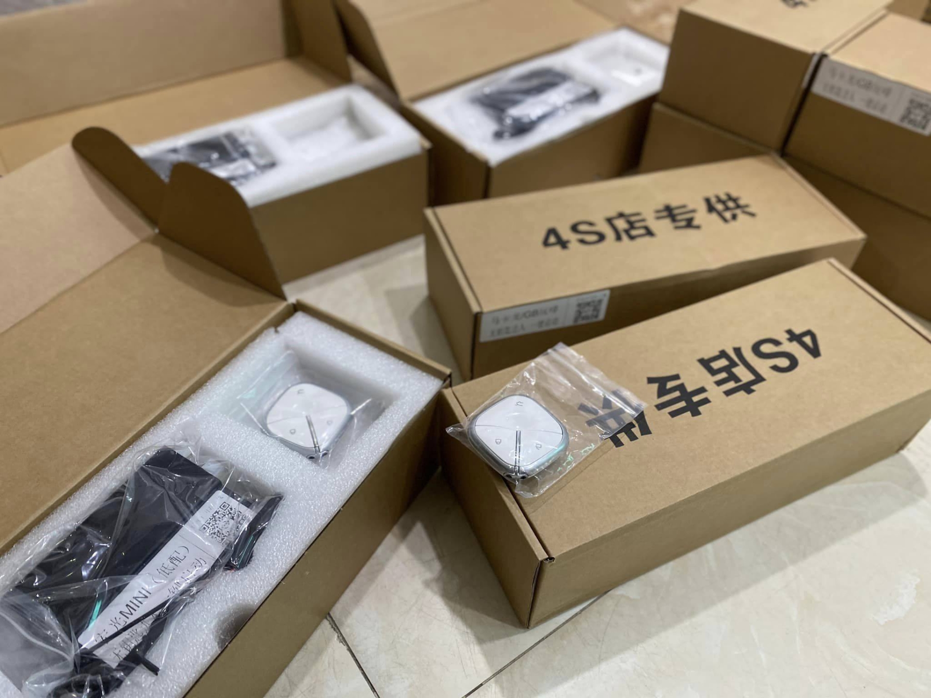 Xevaban.com ở 214 Giải Phóng là đơn vị chuyên cung cấp phụ kiện oto, đồ chơi oto, đồ chơi wuling, phụ kiện wuling, xevaban, 214 giải phóng, khoá thông minh wuling, smart key wuling, chìa khoá wuling, độ khoá wuling.