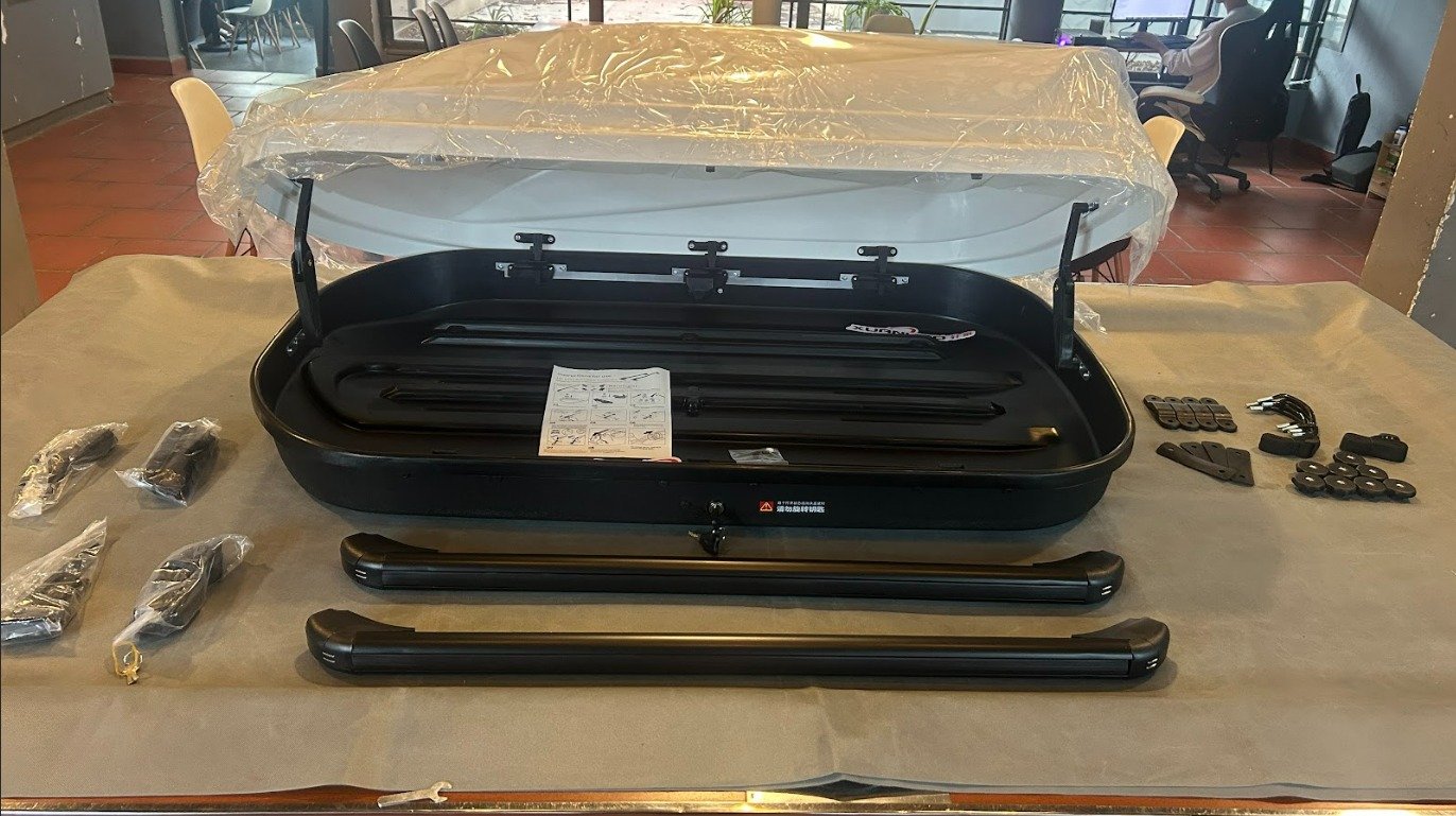 Xevaban.com ở 214 Giải Phóng là đơn vị chuyên cung cấp phụ kiện oto, đồ chơi oto, đồ chơi wuling, phụ kiện wuling, xevaban, 214 giải phóng, thùng để đồ wuling, hộp để đồ trên nóc xe wuling, thùng chở đồ nóc xe wuling.