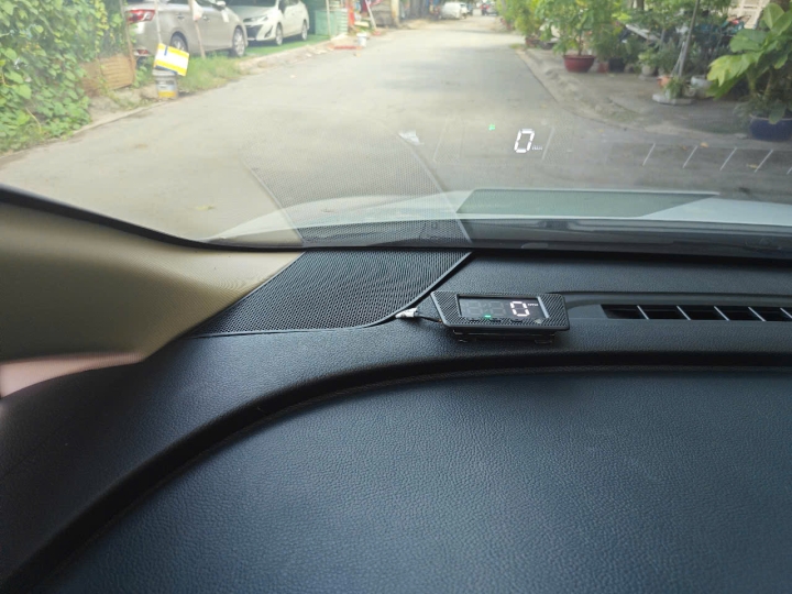 HUD kính lái BYD Atto 2