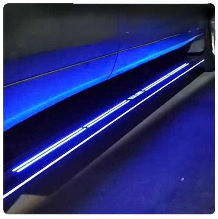 Bậc bước điện Lynk & Co 01