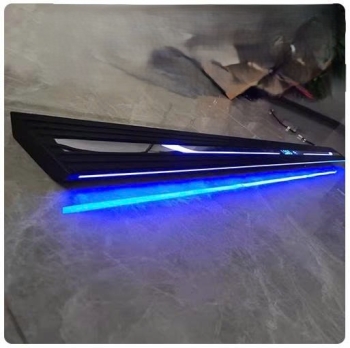 Bậc bước điện Lynk & Co 01