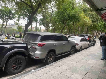 Bảo vệ dồn 4 xe vào nhau, Bảo hiểm có bồi thường không?