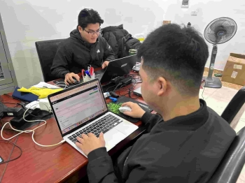 Ekip của bảo hiểm Emily gồm những gì?