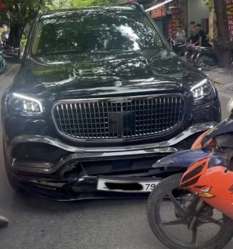 Xe máy va chạm với ô tô mà không có tiền đền hoặc bỏ trốn thì xử lý sao?