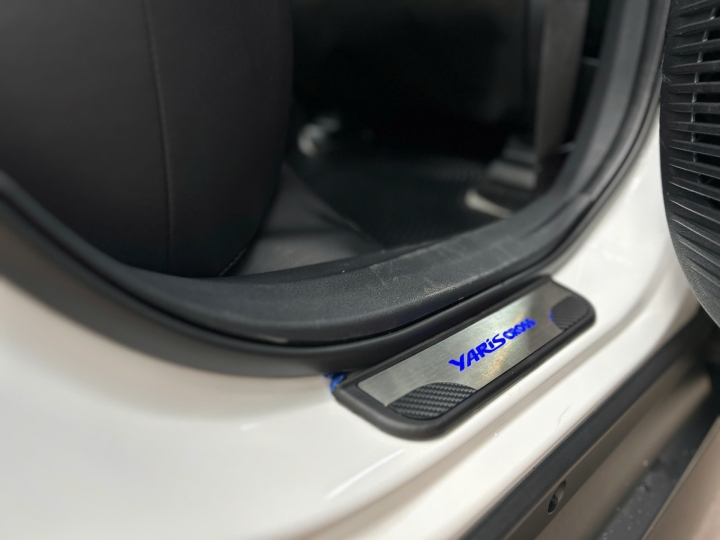Nẹp bước chân có đèn Yaris Cross