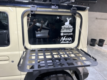 Bàn treo cửa sổ bên hông cho Suzuki Jimny