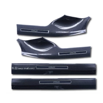 Ốp bậc chân Lynk & Co 03